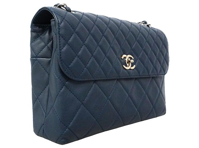 Bolso de hombro Chanel Matelassé Navy - vista 2