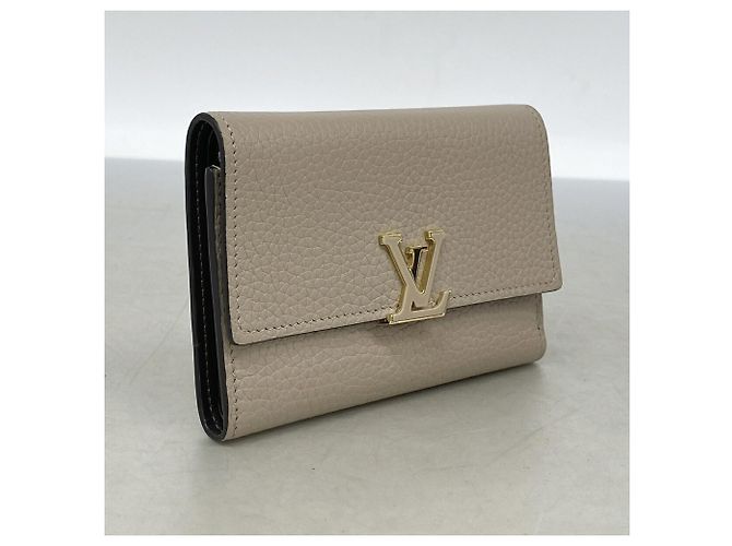 Capucines Louis Vuitton Tri-fold Wallet in Galle - view 2