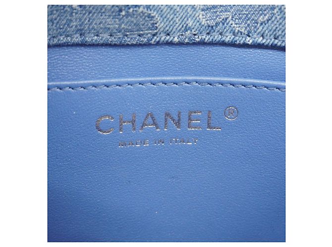 Bolsa de Ombro Chanel Matelassé com Corrente - vista 5