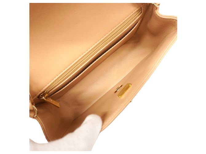 Bolso de hombro Chanel de piel de cordero beige - vista 4