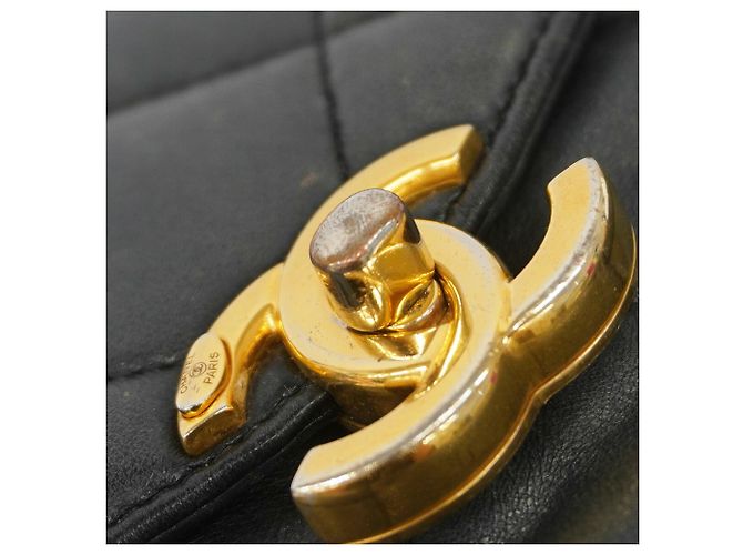 Timeless Chanel Matelassé Schultertasche mit Kette - Ansicht 9