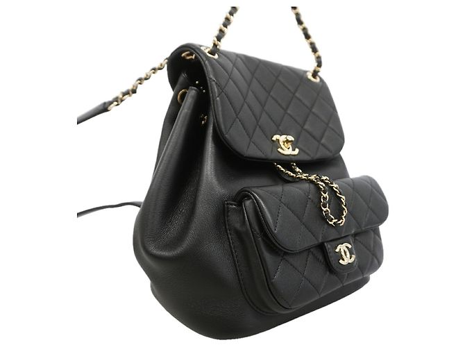 Mochila Chanel Matelassé em pele de cordeiro - vista 2