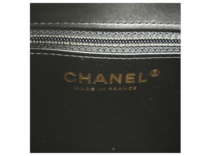 Chanel Matelassé Schultertasche mit Kette - Ansicht 4