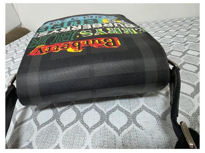 Bolsa Messenger Burberry em couro preto Check - vista 6