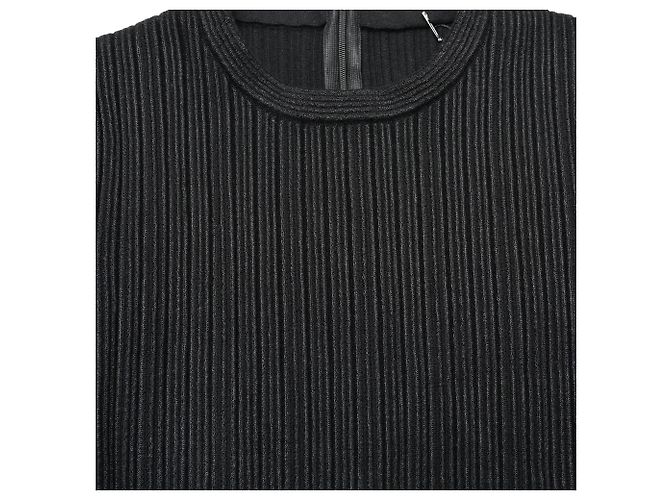Vestido mini de manga comprida em malha canelada Alaïa em lã preta - vista 4