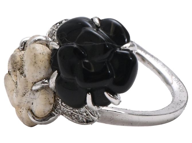 Timeless Anello Chanel Camélia Sculpte in oro bianco - vista 4