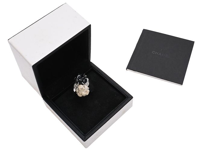 Timeless Anello Chanel Camélia Sculpte in oro bianco - vista 8