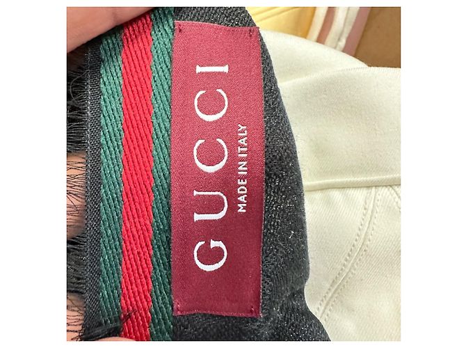 Gucci Web-Stripe Schal mit Fransen aus grauer Seide - Ansicht 4