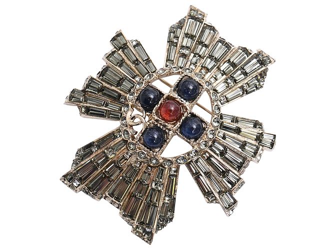 Spilla Croce Decorata Chanel in Metallo Argentato - vista 3
