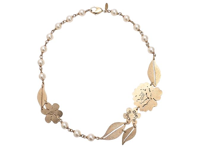 Colar Chanel em metal dourado com flores de renda e pérolas falsas - vista 2