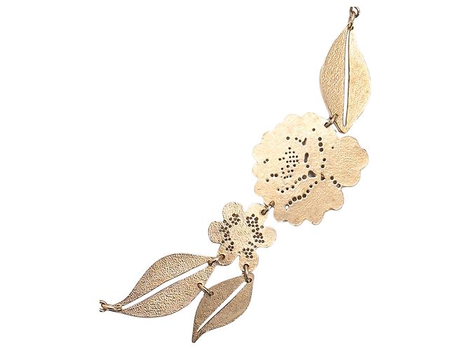 Colar Chanel em metal dourado com flores de renda e pérolas falsas - vista 9