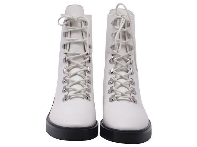 Bottines à lacets Stuart Weitzman en cuir blanc - vue 2