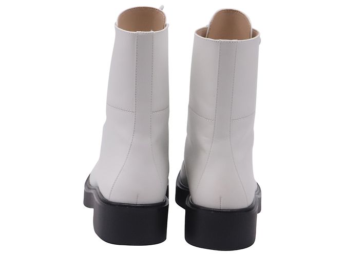 Bottines à lacets Stuart Weitzman en cuir blanc - vue 4