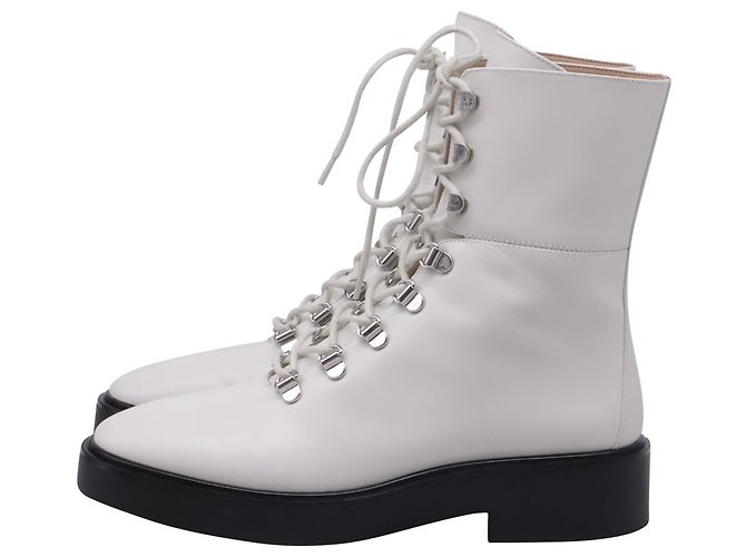 Bottines à lacets Stuart Weitzman en cuir blanc - vue 5