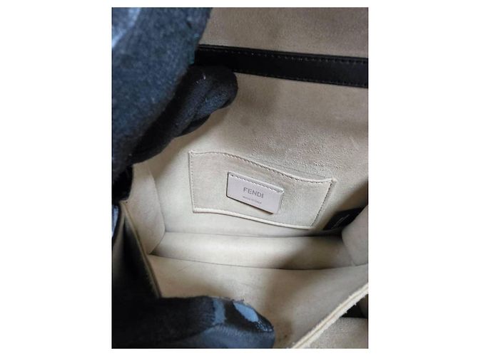 Fendi Signature Kan I Borsa a Spalla Piccola in Pelle Nera - vista 11