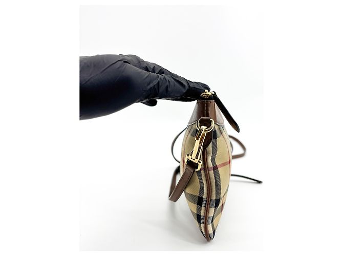Burberry Peyton Crossbody Clutch Haymarket Coated Canvas Small - vista 3