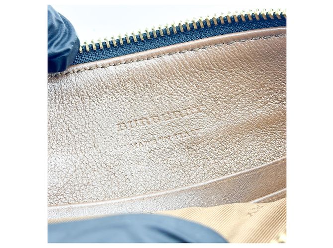 Burberry Peyton Crossbody Clutch Haymarket Coated Canvas Small - vista 7