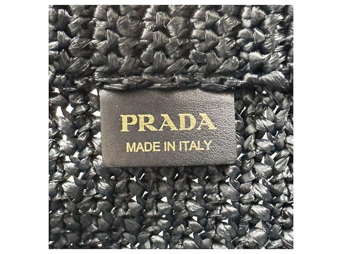 Prada Small Crochet Tote Handbag aus schwarzer Raffia - Ansicht 11