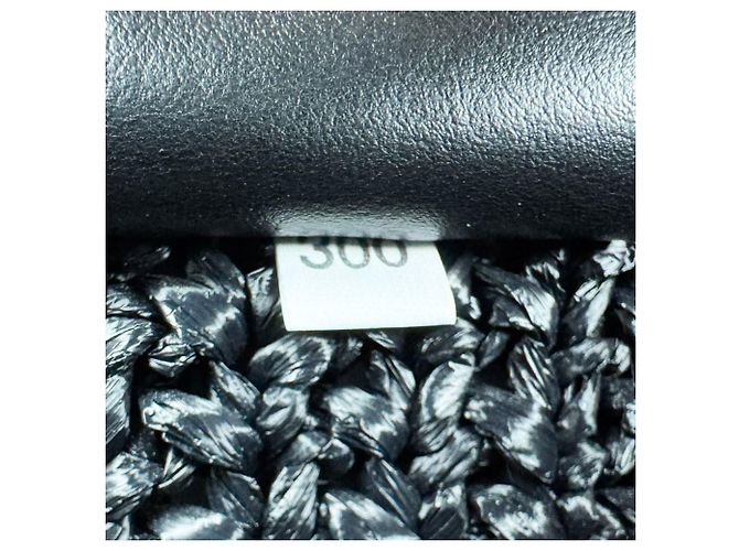 Prada Small Crochet Tote Handbag aus schwarzer Raffia - Ansicht 12