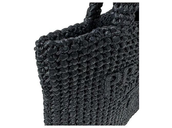 Prada Small Crochet Tote Handbag aus schwarzer Raffia - Ansicht 7