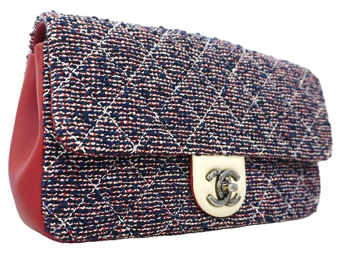 Bolsa de Ombro com Corrente Chanel Matelassé - vista 2