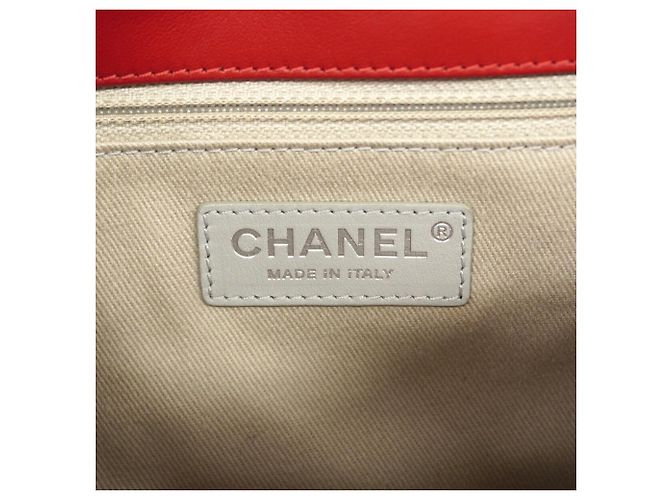 Bolsa de Ombro com Corrente Chanel Matelassé - vista 5