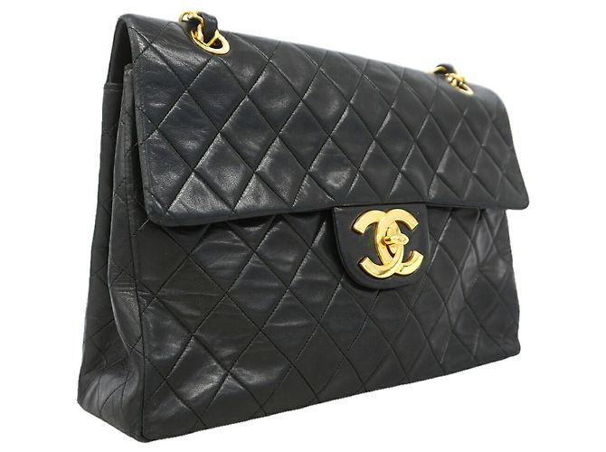 Borsa a tracolla Chanel in pelle d'agnello nera - vista 2