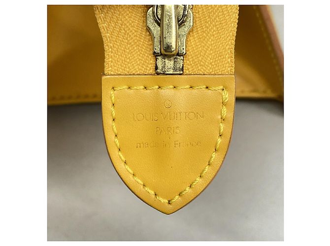 Borsa Louis Vuitton Epi Triangle - vista 5