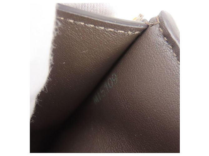 Louis Vuitton Portefeuille Capucines Compact Tri-fold Wallet - vue 19