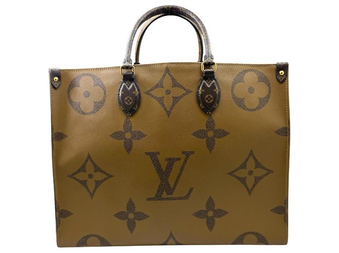 Saco Tote Louis Vuitton Monogram Giant Reverse OnTheGo GM - vista 2