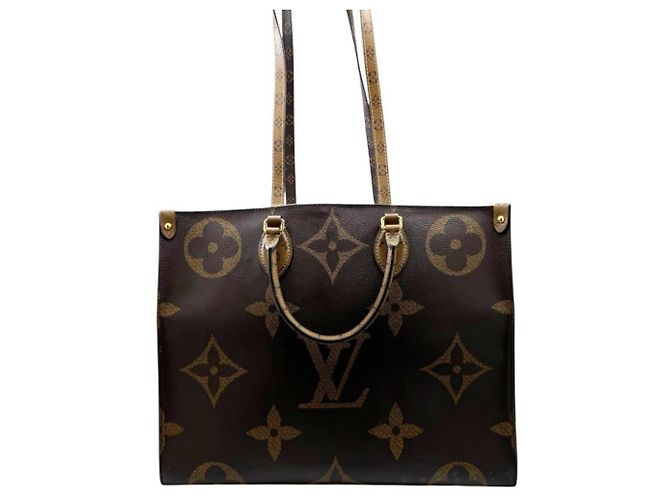 Saco Tote Louis Vuitton Monogram Giant Reverse OnTheGo GM - vista 3