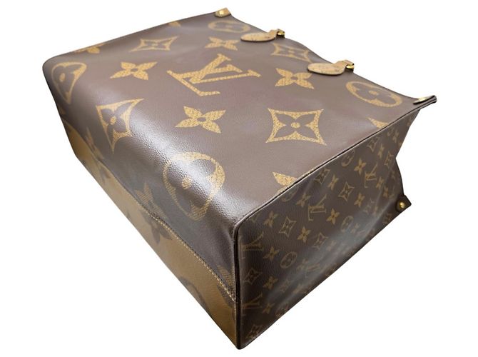 Saco Tote Louis Vuitton Monogram Giant Reverse OnTheGo GM - vista 6