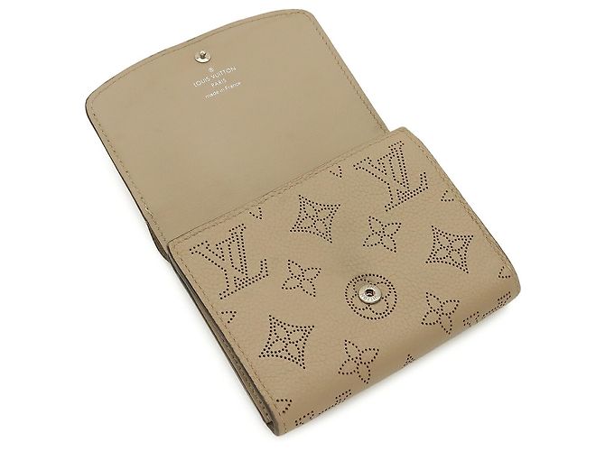 Louis Vuitton Mahina Bi-fold Wallet - view 6