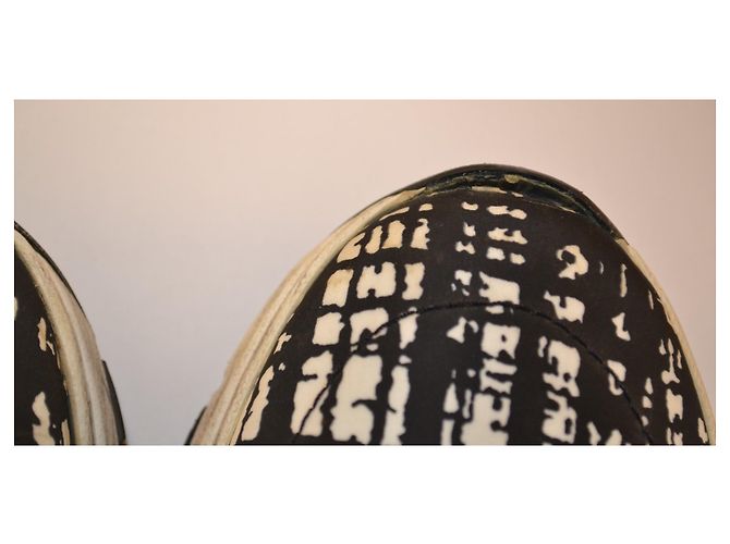Baskets Prada en toile imprimée noir et blanc - vue 8