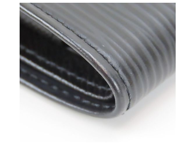 Louis Vuitton Epi Leather Bi-Fold Wallet - view 6