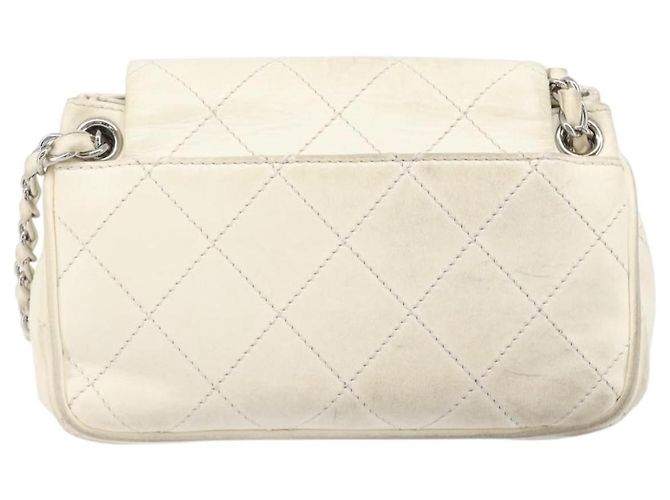 Chanel Mademoiselle Lock Accordion Flap Quilted Lambskin Medium - vista 2