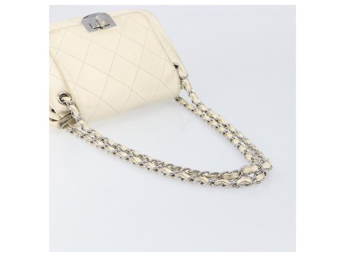 Chanel Mademoiselle Lock Accordion Flap Quilted Lambskin Medium - vista 5