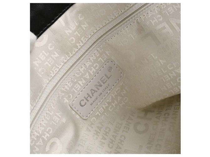 Chanel Surpique Chain Quilted Leather Medium - vista 4