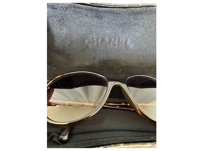 Occhiali da sole Chanel tartarugati e oro - vista 8