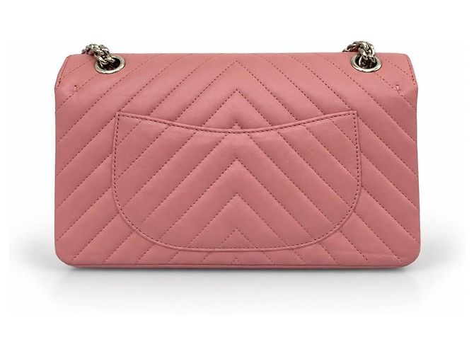 Timeless Chanel 2.55 Reissue Mini Flap de piel de becerro chevron rosa - vista 2