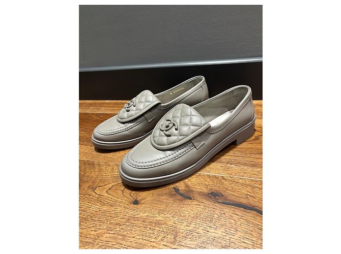 Mocassins Chanel em couro acolchoados CC - vista 11