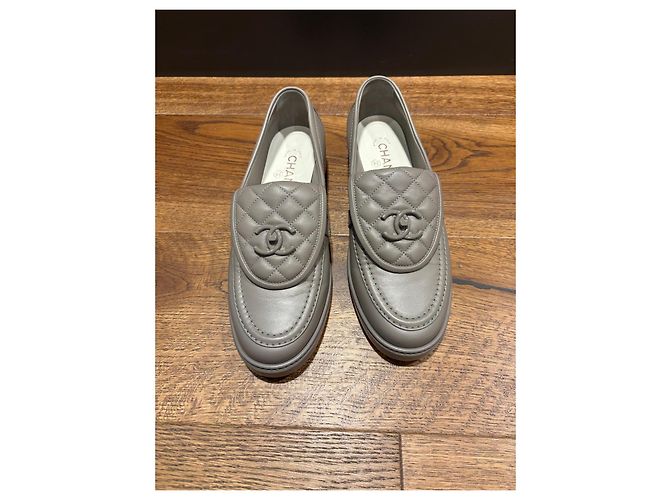 Mocassins Chanel em couro acolchoados CC - vista 12