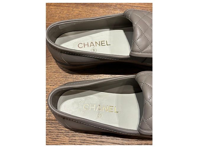 Mocassins Chanel em couro acolchoados CC - vista 4