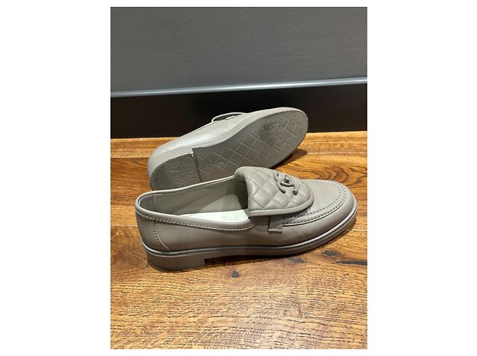Mocassins Chanel em couro acolchoados CC - vista 5