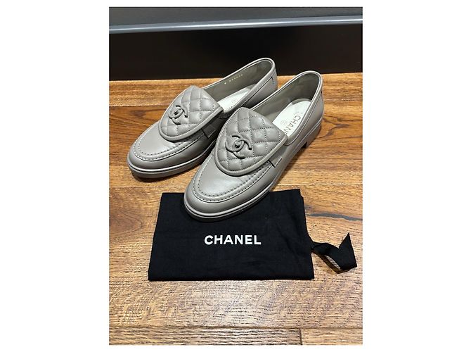 Mocassins Chanel em couro acolchoados CC - vista 7