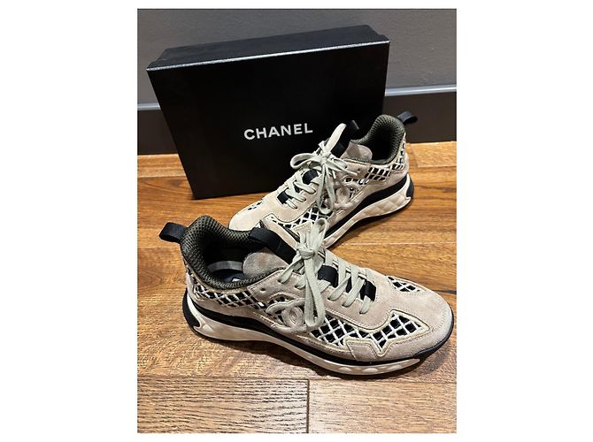 Sapatilhas Chanel em camurça bege e malha - vista 5