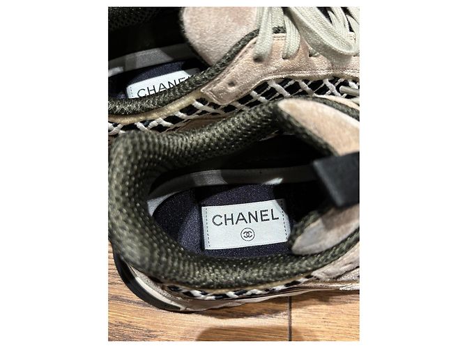 Sapatilhas Chanel em camurça bege e malha - vista 7
