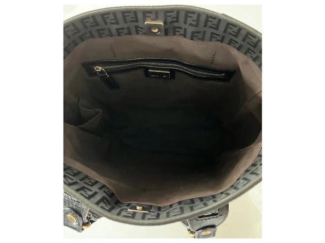 Zucchino Fendi Monogram Shopper-Tasche aus schwarzem Leder - Ansicht 10