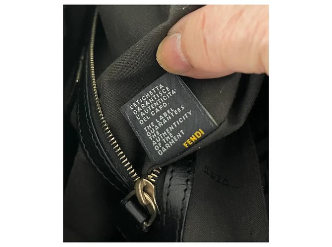Zucchino Fendi Monogram Shopper-Tasche aus schwarzem Leder - Ansicht 13