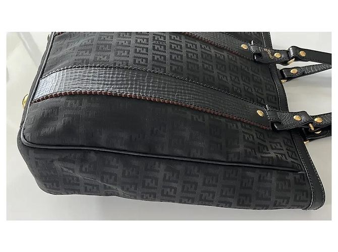 Zucchino Fendi Monogram Shopper-Tasche aus schwarzem Leder - Ansicht 7